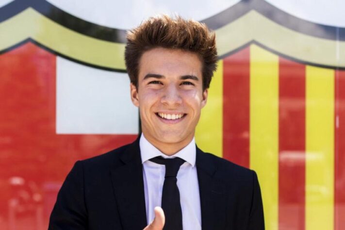 ESQUENTOU: Considerado como uma das grandes joias a saírem da base do Barcelona nos últimos tempos, o jovem Riqui Puig não é parte dos planos de Ronald Koeman para a atual temporada. A rádio catalã 'RAC' afirma que o meia de 21 anos foi comunicado da decisão neste sábado (19).