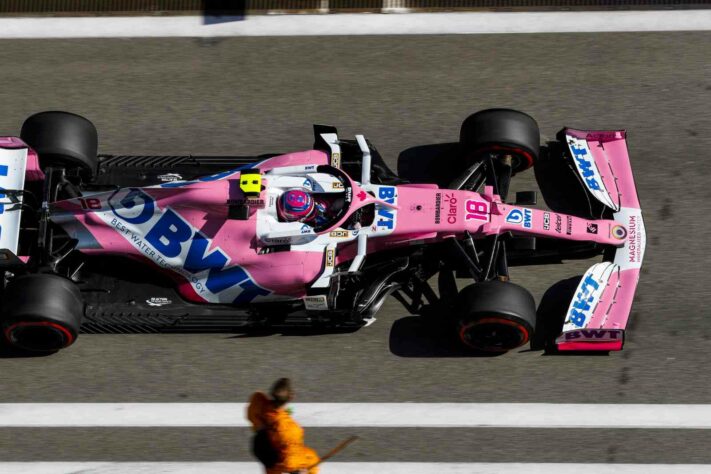 Lance Stroll foi tocado na primeira volta e abandonou o GP da Rússia