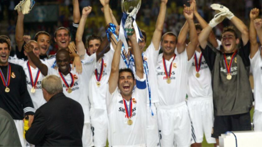 Real Madrid campeão da Champions: assim como neste ano, os Merengues venceram a Liga dos Campeões 2001/22. Sob o comando de Zinedine Zidane, o Real chegou ao nono título. Em dezembro, também foi campeão do mundo. 