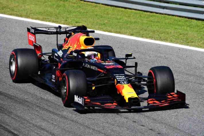 Max Verstappen fez corrida discreta em Monza até abandonar na volta 30