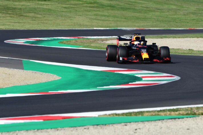 Max Verstappen fez 1min15s546 e larga em terceiro na Toscana