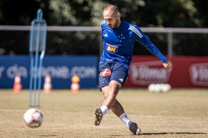 Cruzeiro: Régis (BRA) - (meia/27 anos)