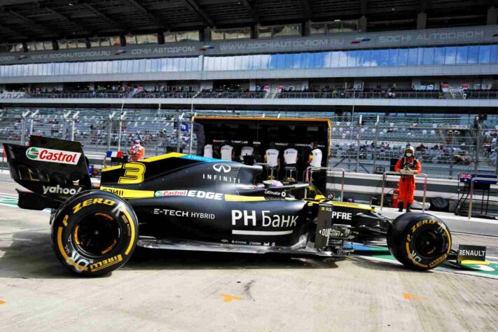 Daniel Ricciardo sai dos boxes para fazer outra boa classificação: quinto lugar no grid