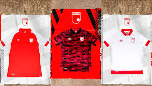 Na 49ª colocação, temos as camisas do Independiente Santa Fe, da Colombia. O uniforme custa 52,50 dólares, equivalente a 179.990 pesos colombianos. Sua fornecedora é a Umbro.