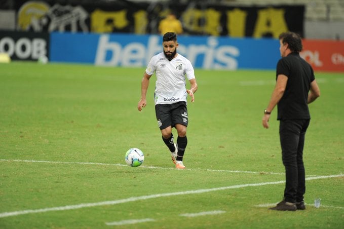 FECHADO: Na noite desta quinta-feira (10), o Santos anunciou a renovação de contrato com o lateral-esquerdo Felipe Jonatan até fevereiro de 2025. A notícia foi publicada através das redes sociais do clube.