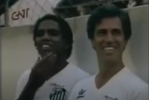 Exibida entre 1984 e 1985, "Vereda Tropical"contou com a participação de diversos jogadores. A trama tinha como protagonista Luca, jogador de futebol vivido por Mário Gomes. Curiosamente, Serginho Chulapa encontrou o atacante no Santos (onde Luca fez um teste) e seu amigo Bertazzo (vivido por Nuno Leal Maia, na foto). Mais tarde, Serginho se tornou reforço do Corinthians ao lado de... Luca!