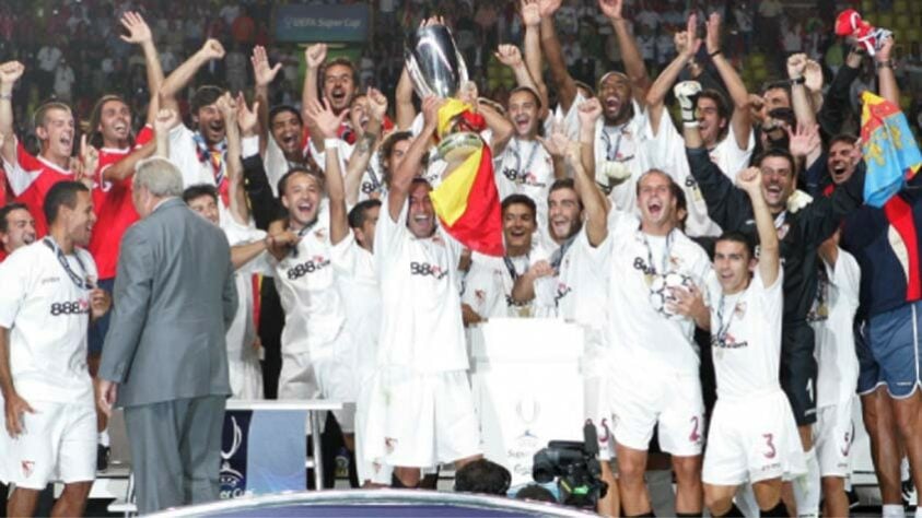 2006 - Anotou a placa? O Sevilla atropelou o Barcelona por 3 a 0.