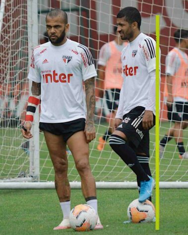 Também estiveram presentes o camisa 10 Daniel Alves e Joao Rojas. Eles se recuperam de lesão.