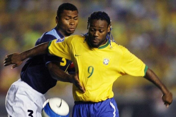 Vagner Love: destaque em 2004 no Palmeiras, recebeu chance na Seleção Brasileira e foi campeão da Copa América.
