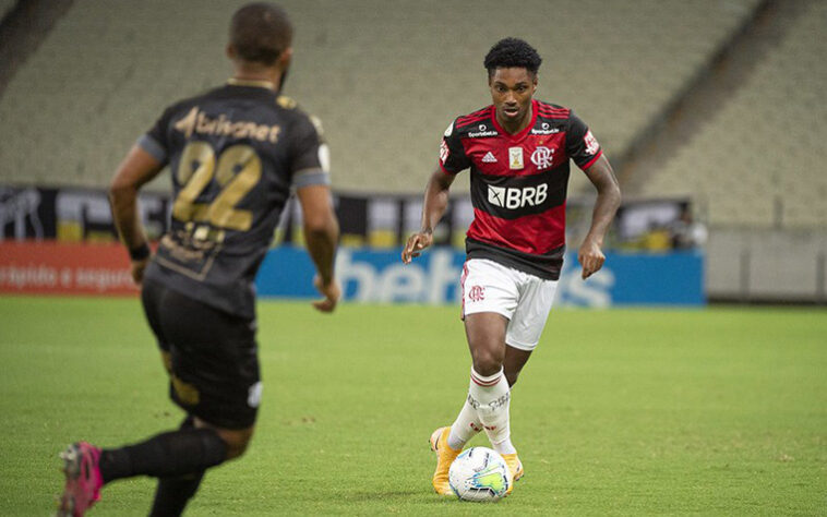 Era para ser a quinta vitória consecutiva e, se possível, até mesmo o jogo para alcançar a liderança do Campeonato Brasileiro. Mas deu tudo errado. O Flamengo teve péssima noite em Salvador, foi envolvido por um ótimo Ceará e saiu derrotado. Confira as notas do LANCE! (Por Luiz Portilho - portilhoneto@gmail.com)