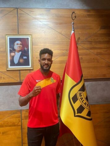 FECHADO - O Yeni Malatyaspor, que disputa a primeira divisão da Turquia, anunciou nesta quarta-feira (30) a contratação do zagueiro Wallace, que estava na Lazio, da Itália. Os valores da transferência não foram revelados.