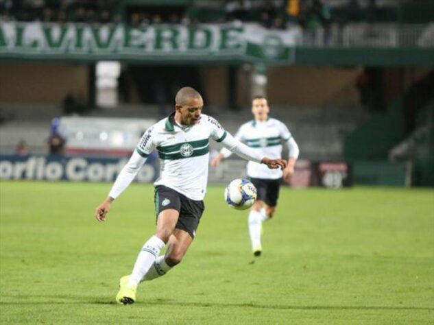 William Matheus - Outro que deixará o Coritiba em breve é o lateral-esquerdo William Matheus. Capitão da equipe em grande parte de 2020, o atleta tem proposta do futebol japonês.