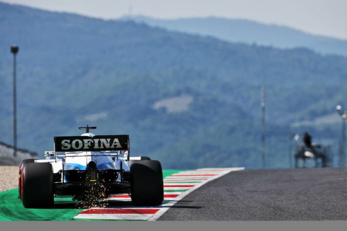 O jovem britânico explorou os limites da pista que estreia no calendário da F1