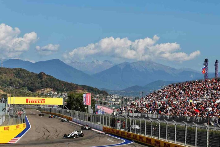 O público presente no autódromo de Sóchi lotou algumas arquibancadas