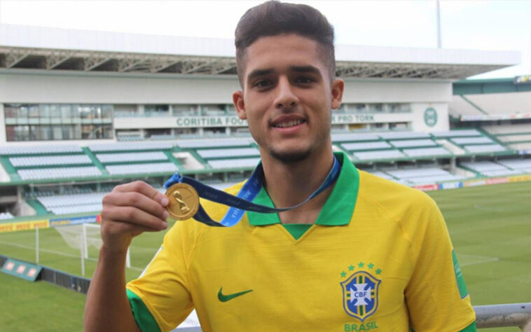 Yan Couto - Posição: lateral-direito - Clube: Manchester City sub-23 - Idade: 19 anos - Situação: cria do Coritiba, Yan Couto aproveitou o empréstimo no Girona e agora está no sub-23 do City.