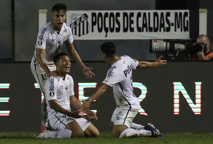 8º colocado – Santos (38 pontos) – 24 jogos / 1.3% de chances de título; 47.7% para vaga na Libertadores (G6); 0.022% de chance de rebaixamento.