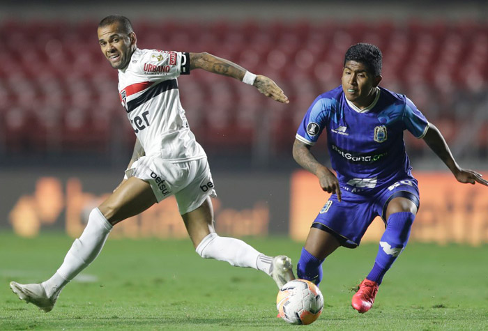 Sobe e Desce Binacional - Sobe / Garra e vontade: Equipe peruana não se abateu e chegou a assustar o São Paulo, principalmente no primeiro tempo, quando fez um belo gol com Deza. Desce / Fragilidade defensiva: Apesar de estar jogando mais recuado, o clube peruano deu muitos espaços ao São paulo, que chegava na área com facilidade. 