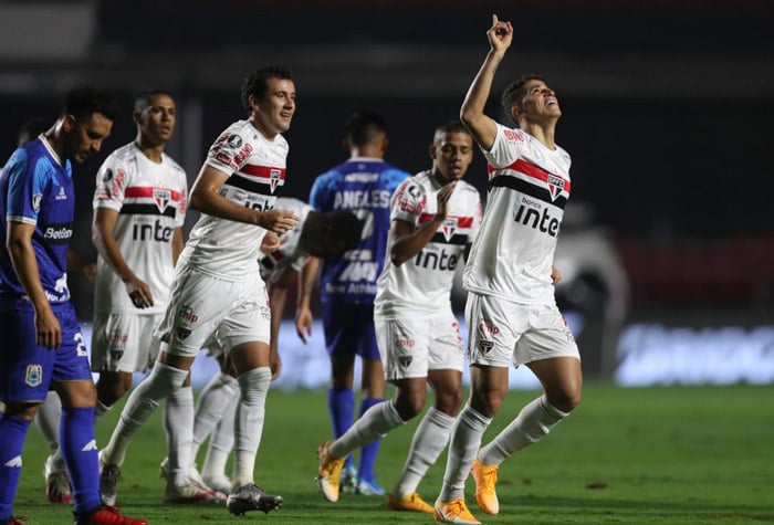 23) O São Paulo vem pouco à frente, com 1.677.
