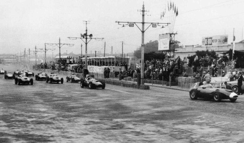 A primeira edição foi em 1958, no circuito de rua da Boa Vista, na cidade do Porto. O inglês Stirling Moss venceu a corrida
