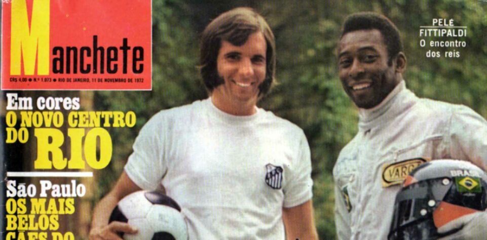 Em 1972, Pelé e Emerson Fittipaldi “trocaram papéis” na capa da revista Manchete. Enquanto o Rei vestiu o macacão, Emerson estava com o uniforme do Santos.