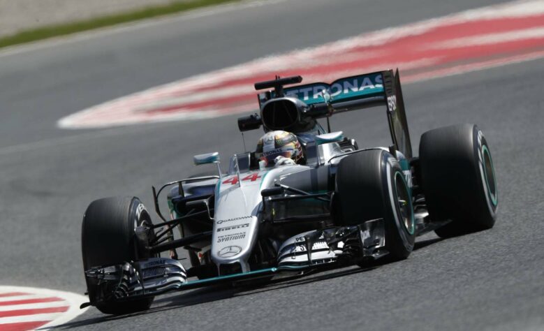 Hamilton foi surpreendido por Nico Rosberg e acabou com o vice em 2016. Com o W07, foram 10 vitórias na temporada, o recorde para um não campeão