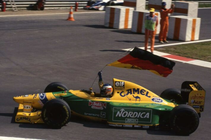 Michael Schumacher conquistou a segunda vitória da carreira na edição de 1993 do GP de Portugal, guiando a Benetton