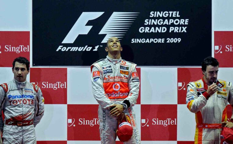 11 - Em Singapura, Lewis Hamilton conquistou mais uma vitória em 2009, com Timo Glock e Fernando Alonso completando o pódio