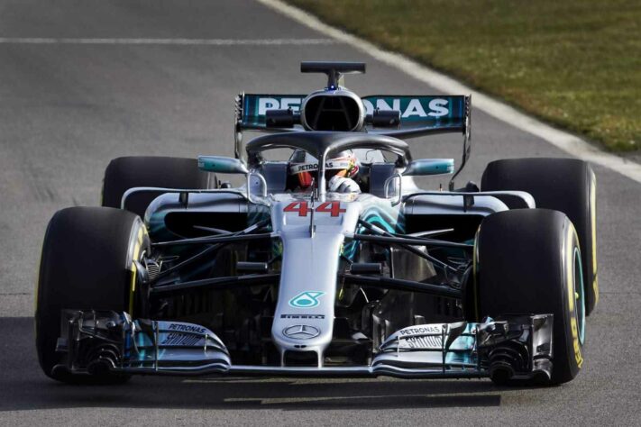 Em 2018, Lewis igualou Juan Manuel Fangio no número de títulos. Com o W09, foram 11 vitórias na temporada do penta