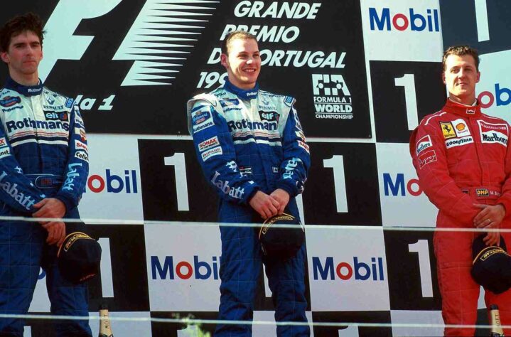 Na última edição do GP no Estoril, vitória de Jacques Villeneuve, que ultrapassou Michael Schumacher por fora em uma bela manobra
