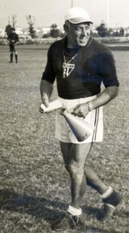 Jorge Joreca - O português foi tricampeão paulista pelo São Paulo na década de 1940.