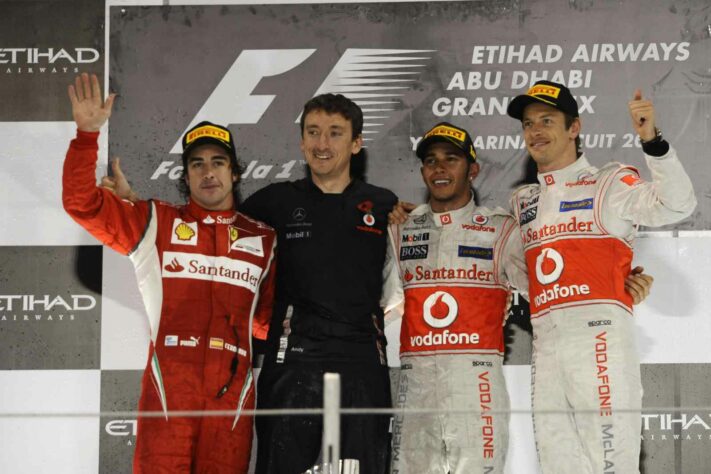 17 - Em uma monótona corrida em Abu Dhabi, Lewis Hamilton venceu e chegou a 17 conquistas na Fórmula 1 