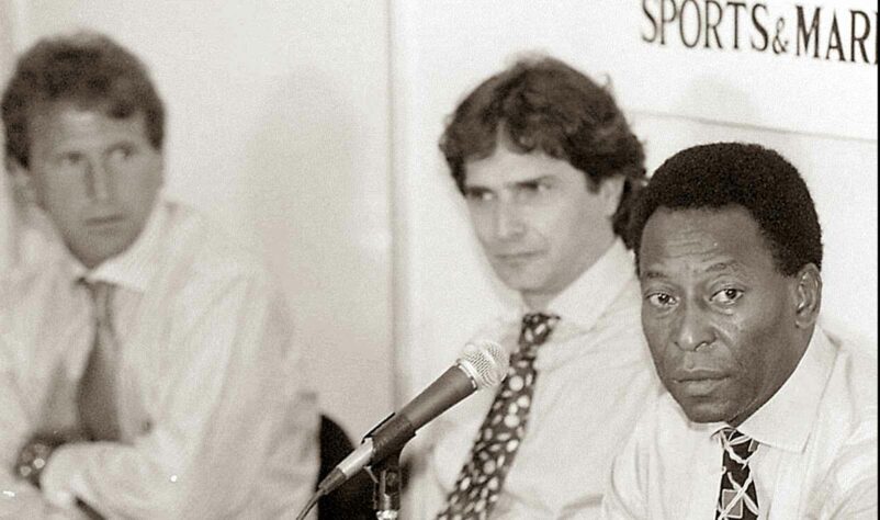 Nos tempos de Ministro do Esporte, Pelé participou de uma coletiva de imprensa junto do tricampeão mundial Nelson Piquet.
