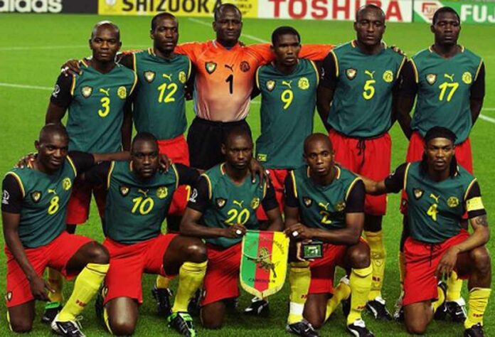 Com aquele uniforme, o país foi campeão da Copa da África. Contudo, uma determinação da FIFA proibiu a seleção camaronesa de disputar a Copa do Mundo daquele ano usando regatas e a Puma teve que redesenhar o uniforme, colocando mangas pretas por baixo como forma de protesto.