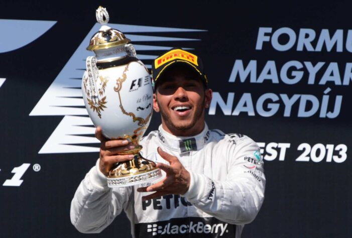 22 - A vitória no GP da Hungria de 2013 marcou a primeira vitória de Hamilton na Mercedes. O início de uma parceria de sucesso 