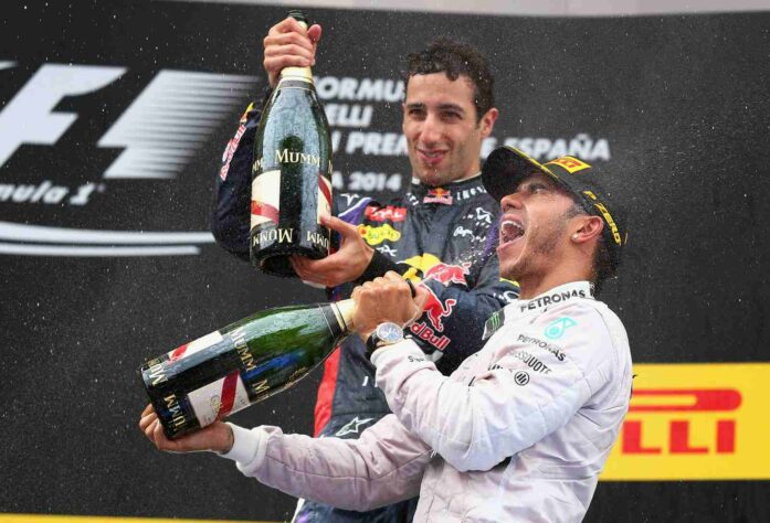 26 - Em uma sonolenta corrida, Lewis Hamilton venceu o GP da Espanha de 2014