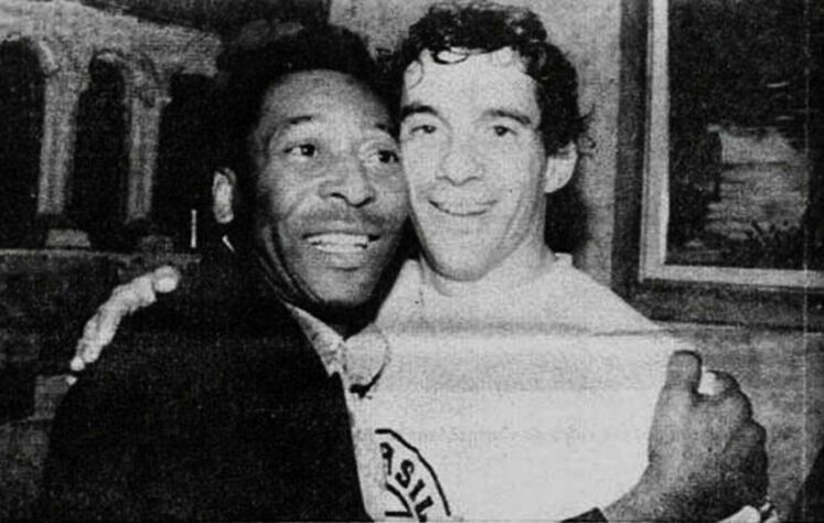 O único encontro de Pelé com Ayrton Senna aconteceu na boate Limelight, em São Paulo. Na ocasião, o piloto comemorava a vitória no GP do Brasil de 1993.