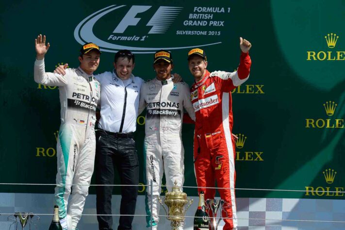 38 - Com muita festa da torcida britânica, Lewis Hamilton venceu o GP da Inglaterra de 2015
