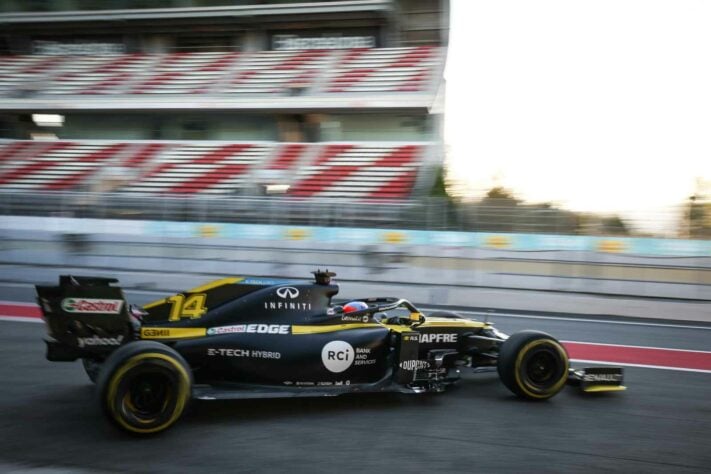 “Fico muito feliz por voltar ao carro, ainda que sejam apenas 100 km”, disse Alonso