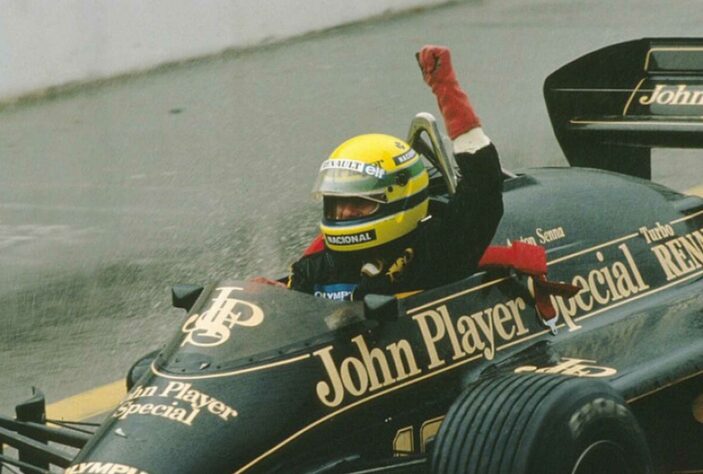 Senna cruzou a linha de chegada do chuvoso GP com mais de 1min de vantagem para o segundo colocado. A atuação é reconhecida como uma das grandes da carreira do tricampeão 