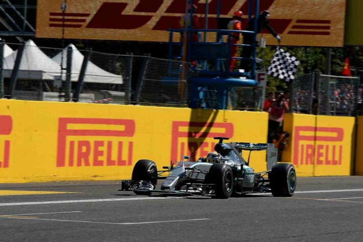 40 - No GP da Itália de 2015, Lewis Hamilton controlou Nico Rosberg para vencer pela quadragésima vez