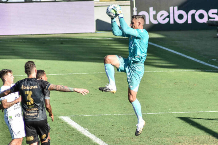 Ceará - Sobe: Dominou o jogo com um homem a mais e criou diversas chances, além de conseguir parar a dupla Soteldo e Marinho. Destaque também para o goleiro Fernando Prass, que fez defesas importantes. / Desce: O time perdeu muitas chances claras, que poderiam resultar em gol. João Paulo pouco trabalhou, mesmo com toda a pressão imposta.