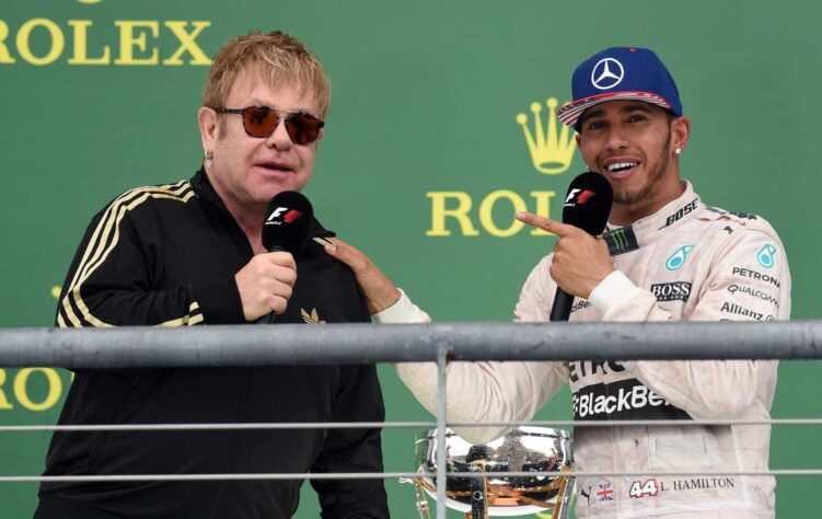 43 - Lewis Hamilton ultrapassou Nico Rosberg, que ficou irritado após a corrida, e venceu o GP dos Estados Unidos de 2015. A prova marcou o terceiro título mundial do britânico