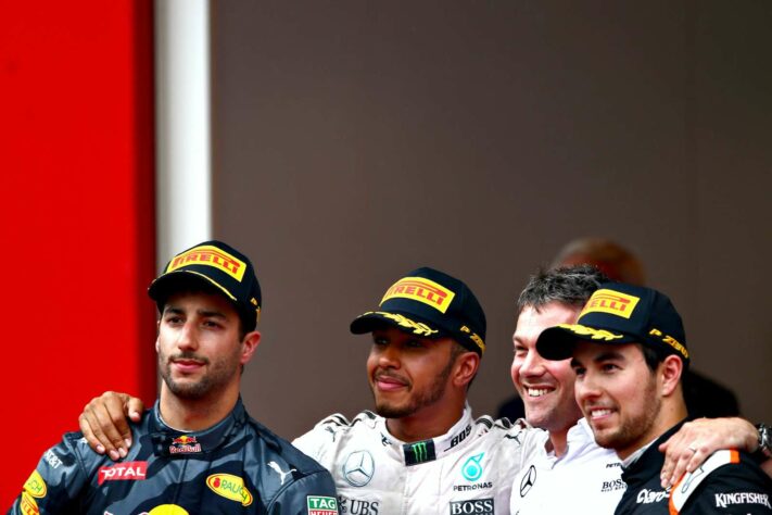 44 - Após uma sequência de vitória de Nico Rosberg, Lewis Hamilton só voltou a vencer no GP de Mônaco de 2016