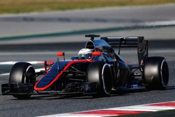 Magnussen recebeu uma chance na abertura da temporada 2015 após Alonso sofrer uma concussão durante um acidente de pré-temporada, mas sequer alinhou no grid com problemas