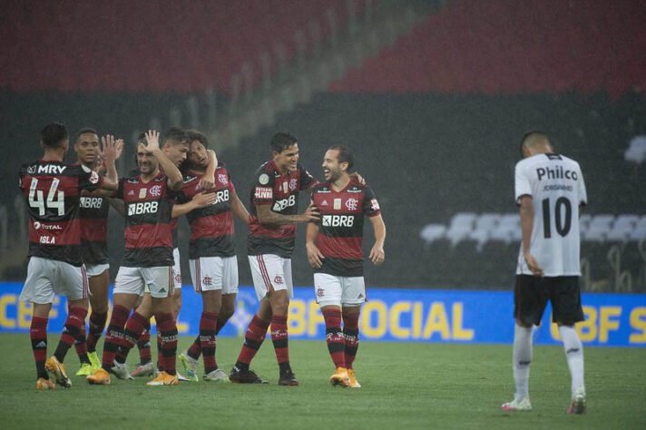 O Flamengo recebeu o Athletico Paranaense no Maracanã neste domingo, pela 13ª rodada do Campeonato Brasileiro e venceu por 3 a 1. Os atacantes Pedro e Bruno Henrique, e o meia Everton Ribeiro fizeram os gols do Mais Querido e se destacaram. O atacante Renato Kayzer fez o gol de honra do Furacão. Confira as atuações! (Por Luiz Portilho - reporterfla@lancenet.com.br)