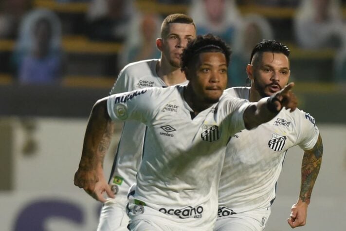 15 – Distante dos outros clubes paulistas, o Santos deixa de arrecadar R$ 390.793 por partida sem torcida.