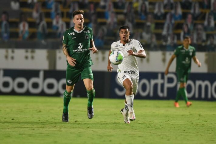 GOIÁS - SOBE: O time da casa foi pra cima e abriu o placar nos primeiros minutos. Mesmo depois de ter tomado a virada, o Esmeraldino se mostrou forte e lutou pelo empate até o fim, conseguindo marcar um gol que acabou anulado pelo VAR nos últimos segundos. / DESCE: O time não soube aproveitar a vantagem numérica e deixou o Santos virar o jogo mesmo quando o Peixe estava com um a menos. Foi prejudicado com a expulsão do zagueiro David Duarte, que obrigou o treinador a mudar a estratégia. Também saiu em desvantagem pelo gol contra marcado pelo lateral-esquerdo Jefferson. 