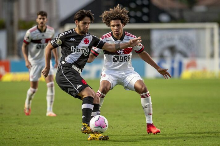 Na tarde deste sábado, o Vasco recebeu o Flamengo para o Clássico dos Milhões em São Januário, pela 15ª rodada do Brasileirão, e o Cruz-Maltino chegou a sair na frente. No entanto, o Fla foi melhor na etapa final, virou o jogo e levou os três pontos. Veja as notas do LANCE! para os jogadores vascaínos (por Felipe Melo - felipeeduardo@lancenet.com.br)  