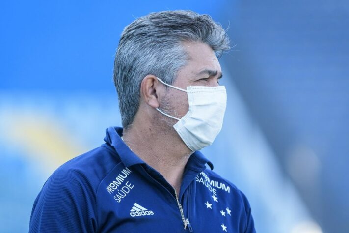 ADEUS - Ney Franco não é mais técnico do Cruzeiro. Neste domingo, a Raposa ficou apenas no empate por 0 a 0 contra o Oeste, lanterna da Série B. O resultado foi o estopim para a demissão do treinador, que vinha acumulando resultados ruins.