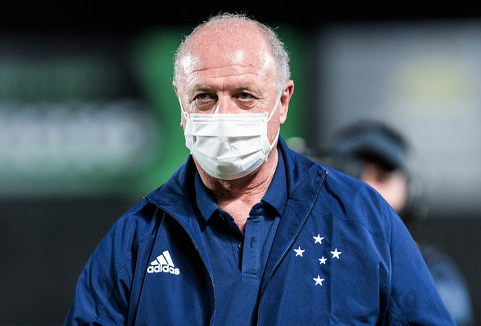 8 – Cruzeiro: Série B do Campeonato Brasileiro, chegada de Luiz Felipe Scolari e Rafael Sóbis e problemas extracampo são alguns dos temas do ano.